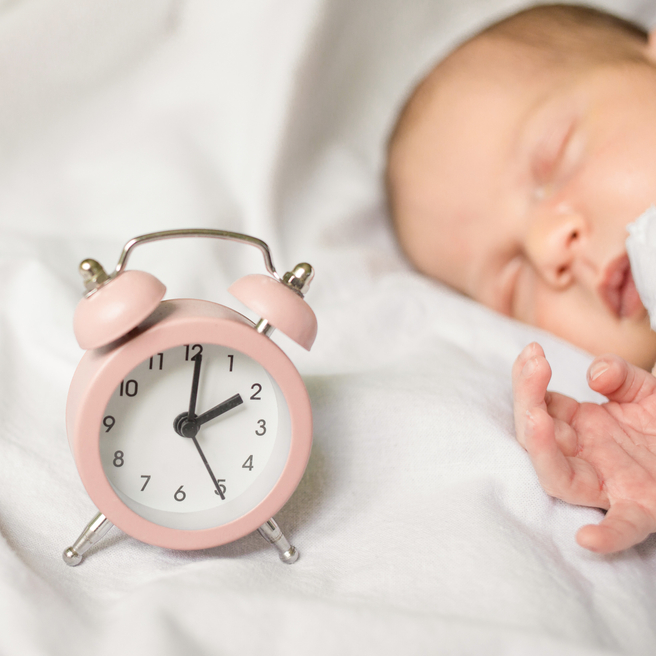 Zomer- en wintertijd: hoe helpt u uw baby hierbij?
