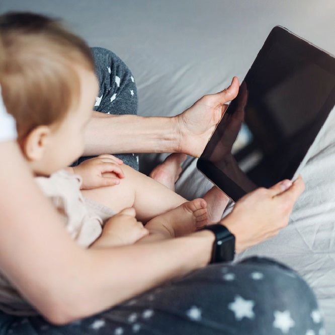 De impact van schermen op de slaap van baby's